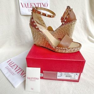 VALENTINO ROCKSTUD DOUBLE WEDGE SANDAL IN GRAINY CALFSKIN Size 38